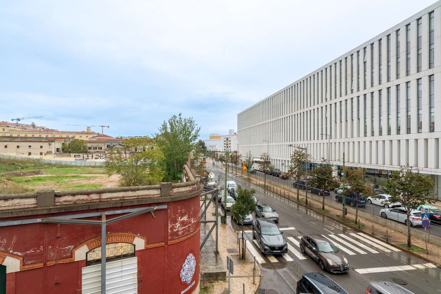 Unfurnished 1-bedroom apartment for rent in Lisboa