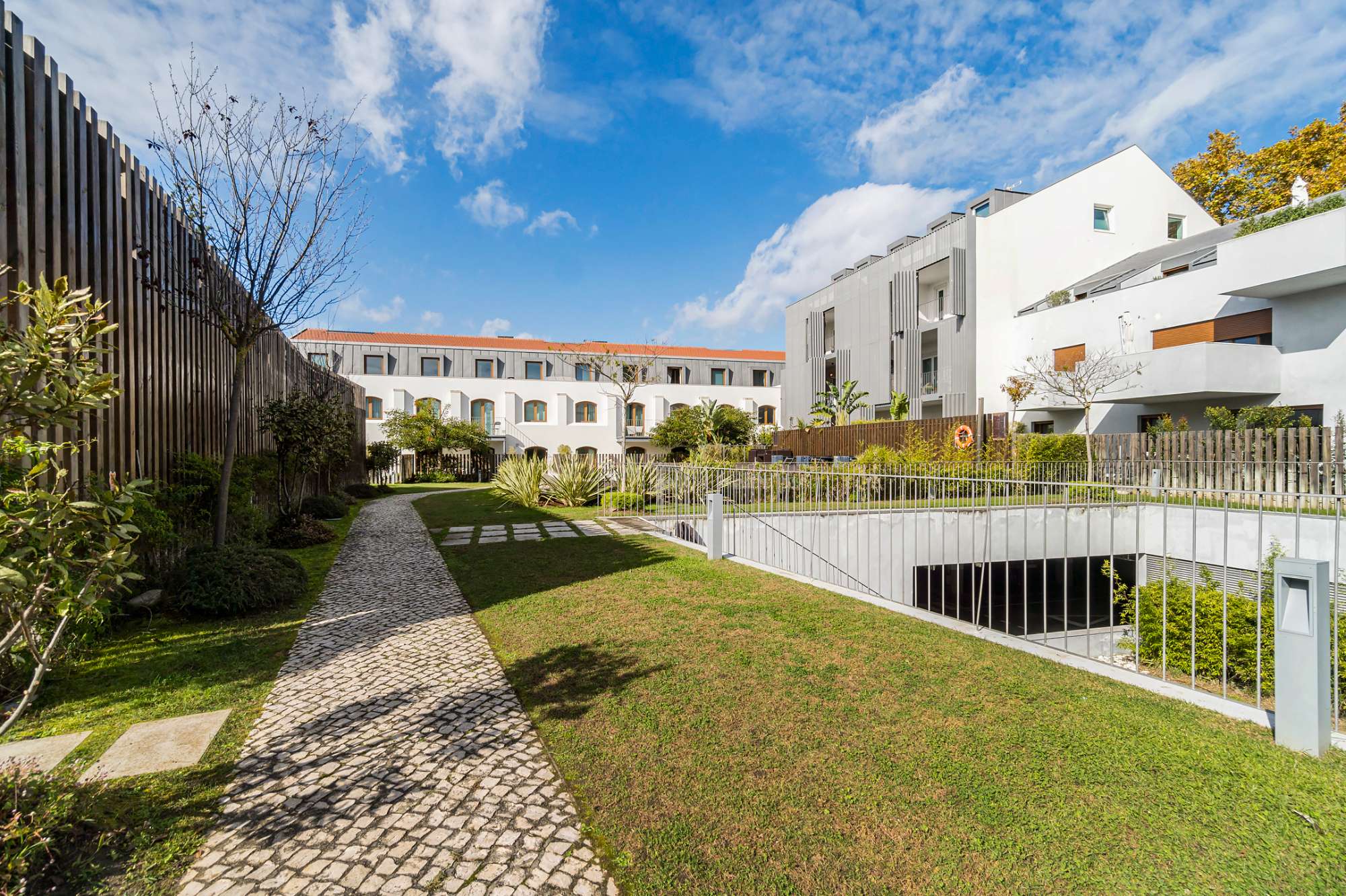 Unfurnished 2-bedroom apartment for rent in Belém