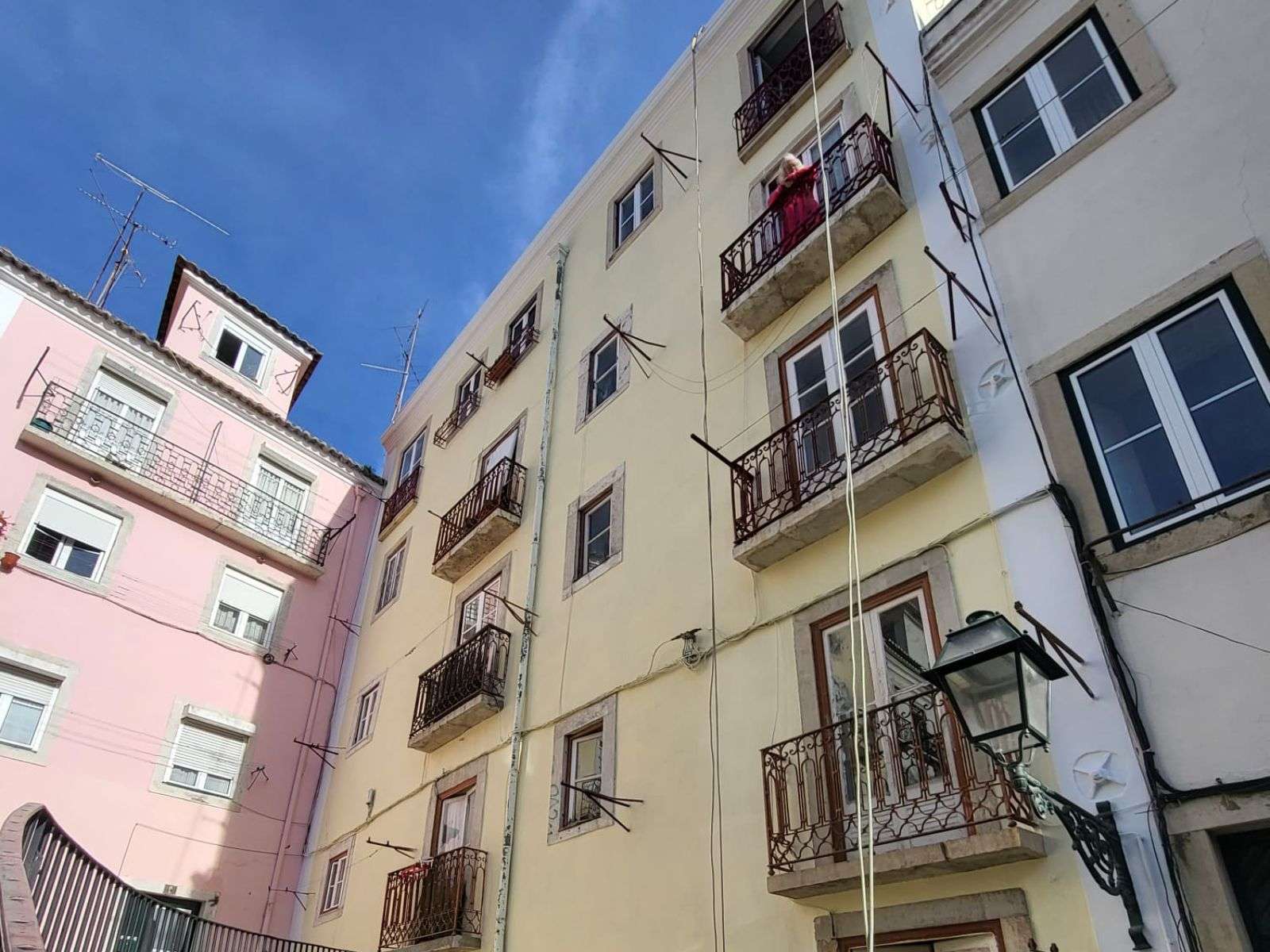 Studio apartment with 30 sqm total area, for sale, in Bica, Lisboa