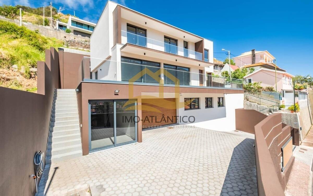 Detached 3-bedroom house - Machico