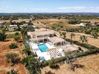 8-Bedroom Luxury Villa in Lagos — Elegance & Privacy