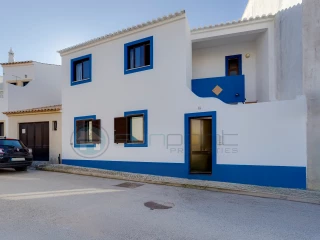 3-Bedroom Duplex House in Vila do Bispo — Coastal Gem