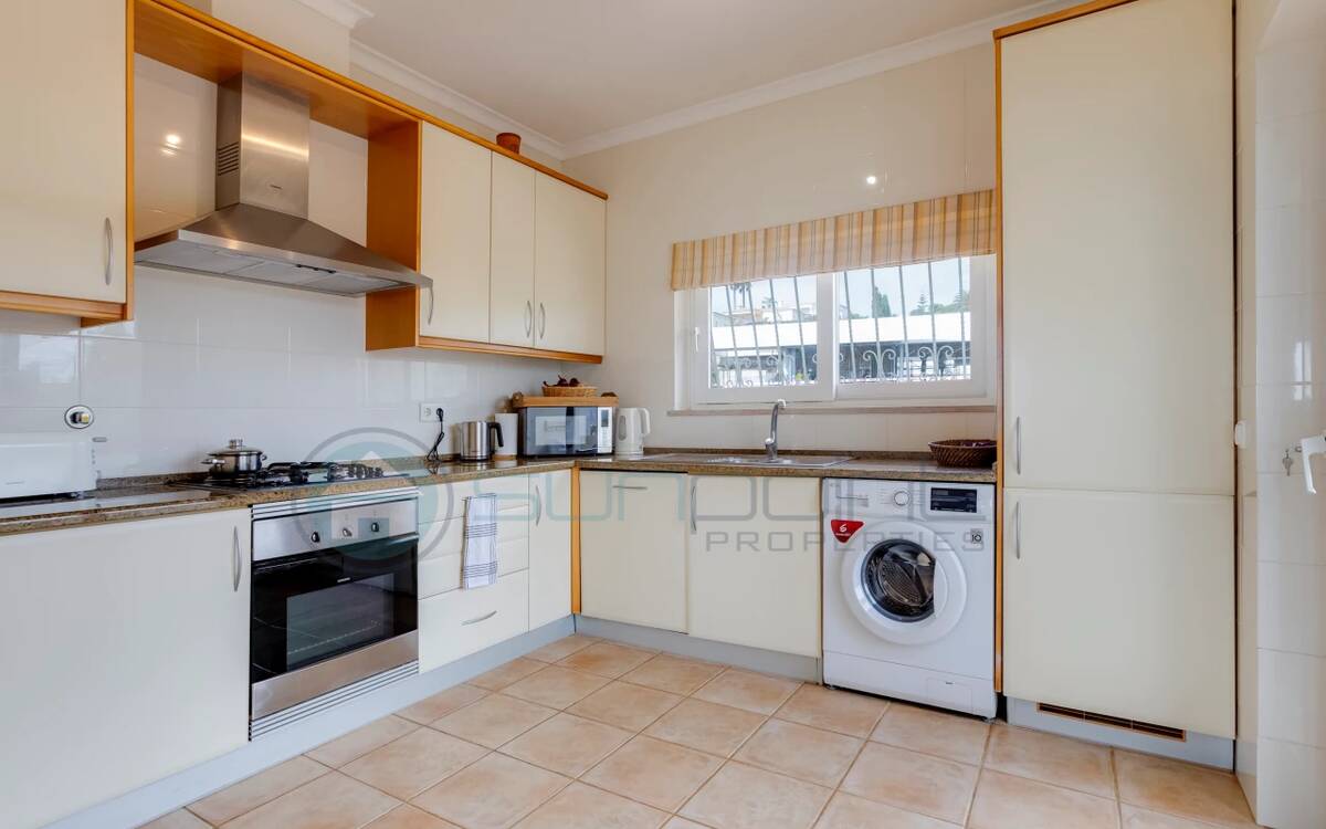 Fantastic 3-Bedroom Villa with Ocean Views in Praia da Luz