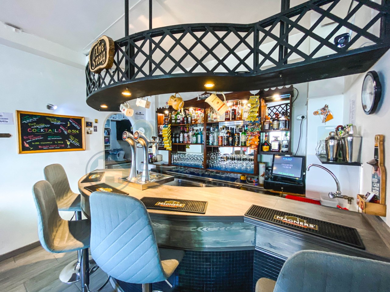 Commercial Unit in Praia da Luz — Established Bar