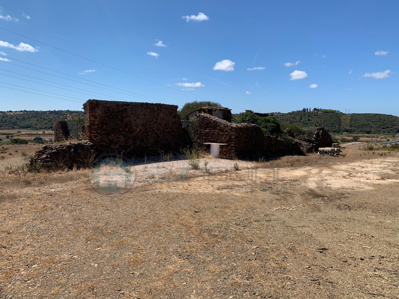 Terreno Misto with Ruin and Country Views in Lagos