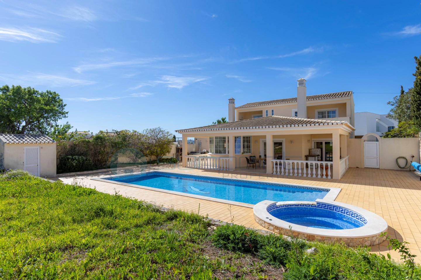 Casa de 4 dormitorios con piscina y jardín en Lagos
