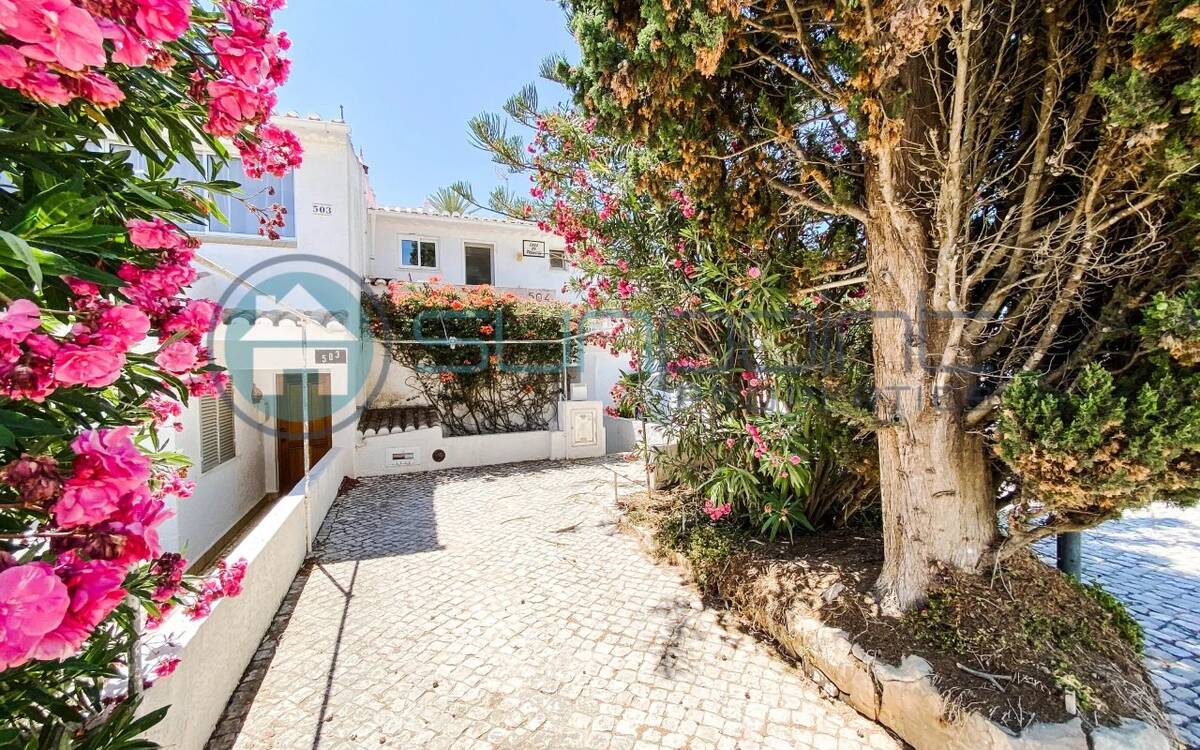 3 Bed Traditional Townhouse With Fantastic Views Close To The Beach