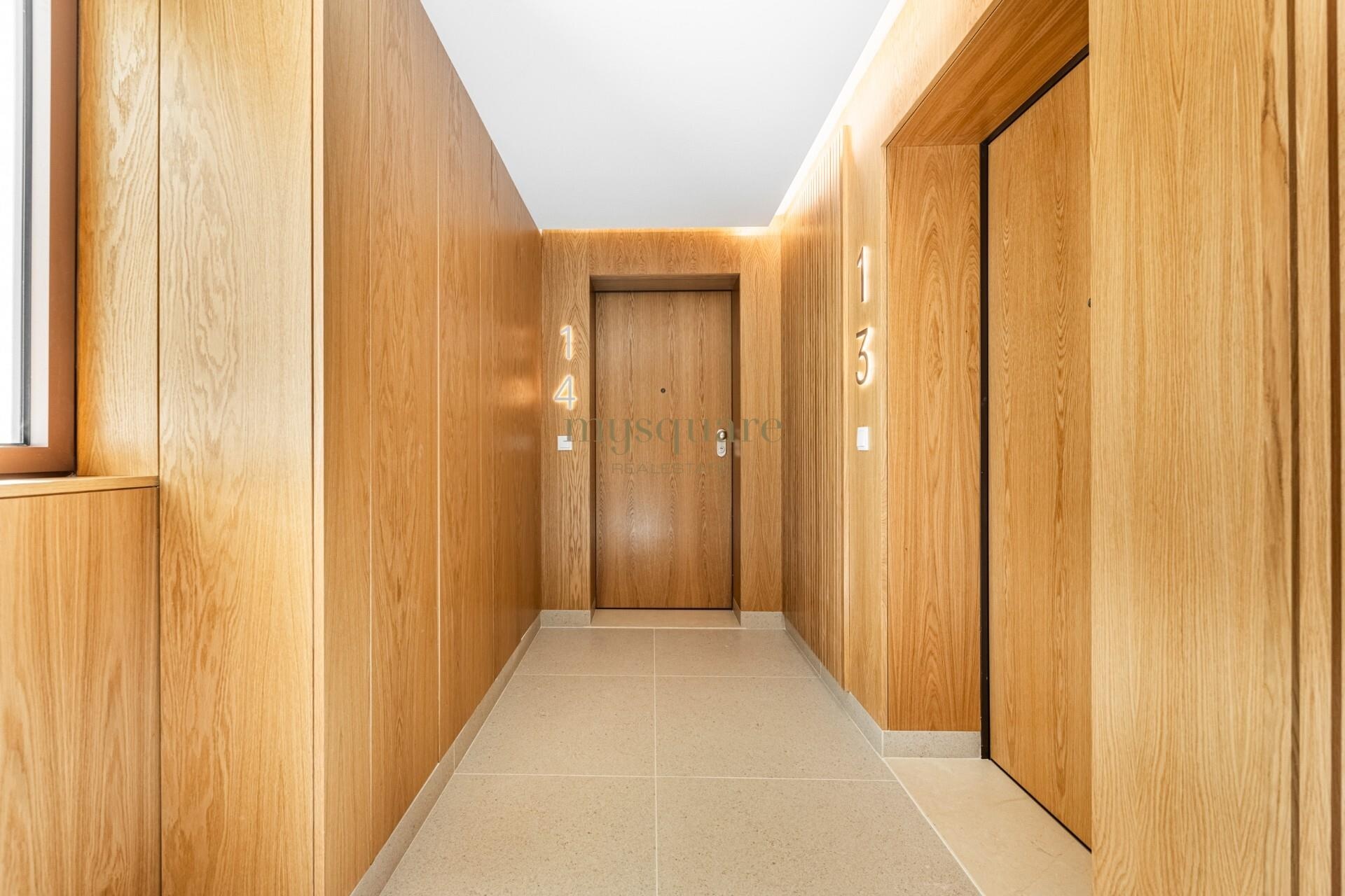 APARTAMENTO T2 COM VISTA RIO E MAR, VARANDA DE 21M2, 1º PISO NA QUINTA MARQUES GOMES. PORTO