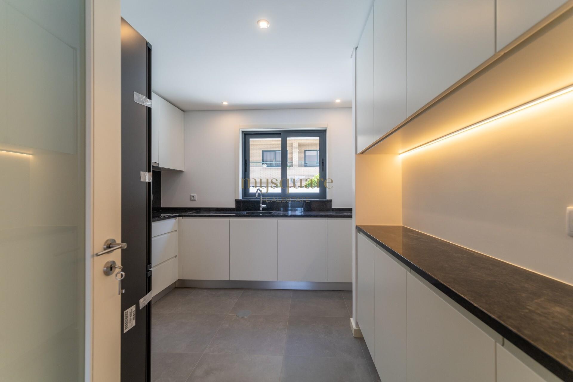 NEW 3 BEDROOM APARTMENT, WITH BALCONIES, NEXT TO SANTO OVÍDIO - GAIA