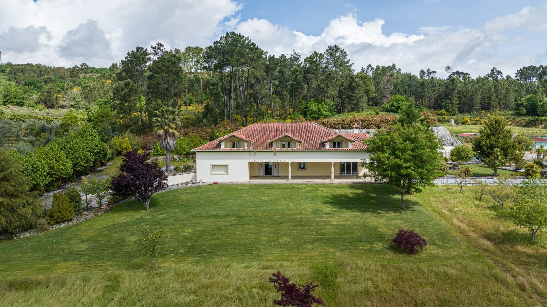 LUXURY VILLA WITH COVERED POOL AND PANORAMIC VIEWS NEXT TO THE ALCAFACHE THERMAL BATHS - VISEU