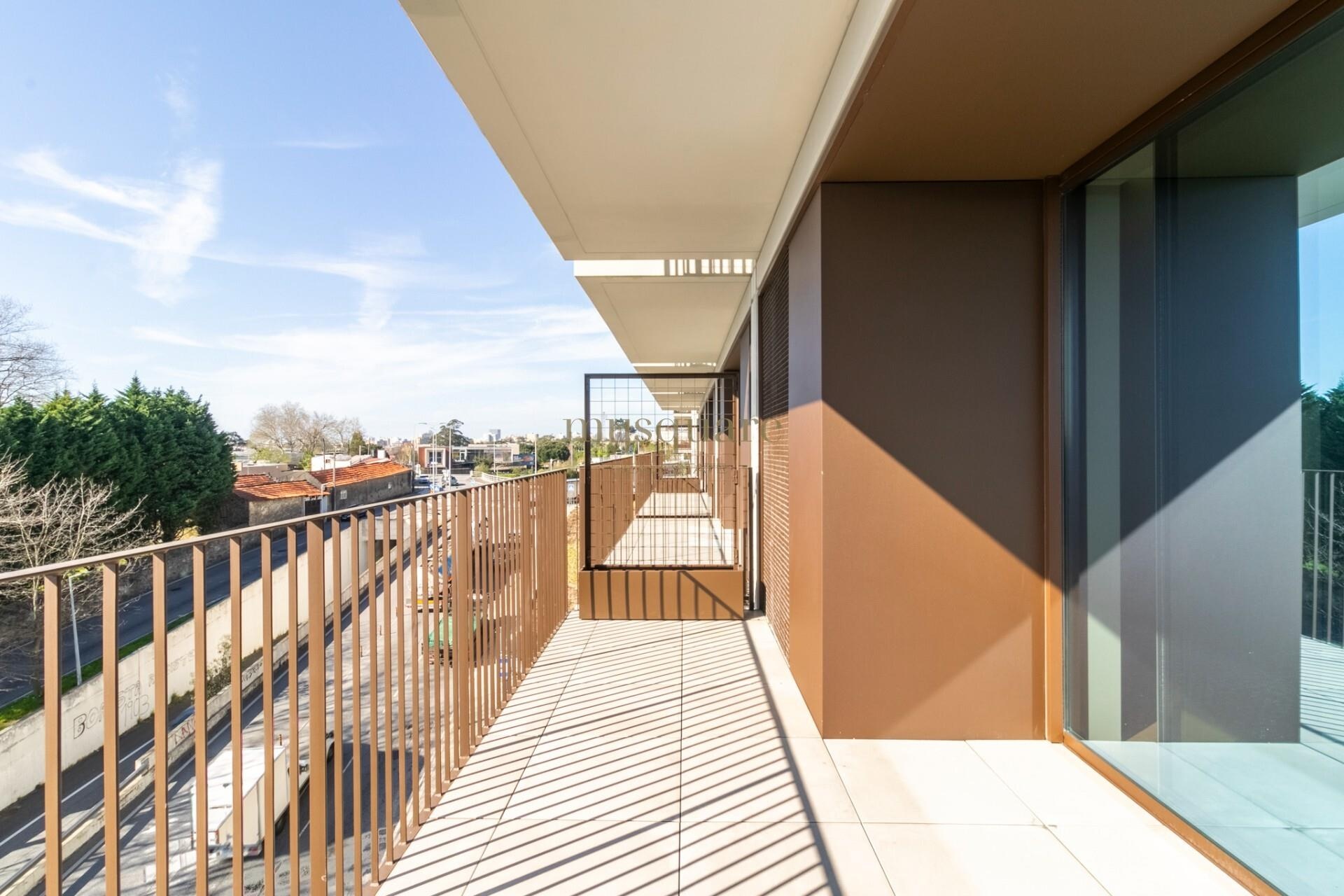 3-BEDROOM APARTMENT AT THE YARD IN ARRÁBIDA, GAIA