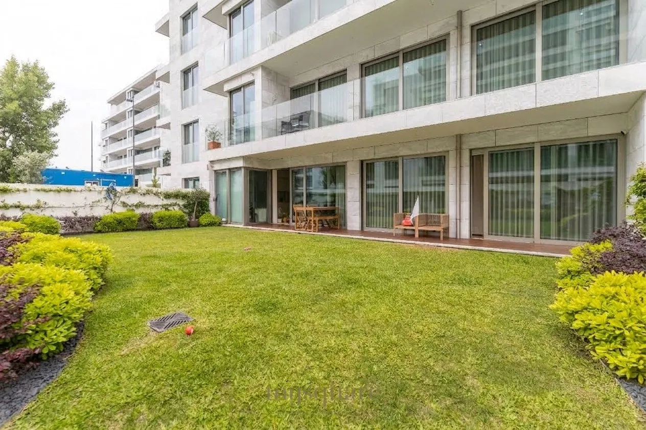 2-Bedroom Apartment with Private Garden, Balcony & 2 Parking Spaces | Vila Nova de Gaia