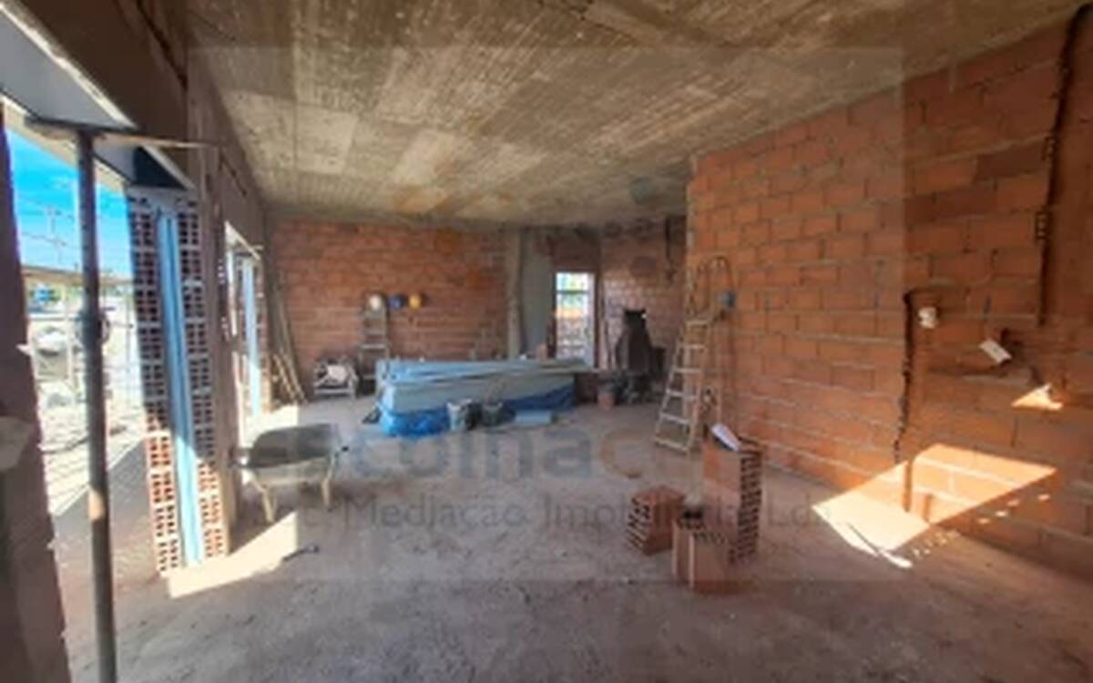 Casa unifamiliar de una sola planta con 4 dormitorios en construcción - Fernão Ferro