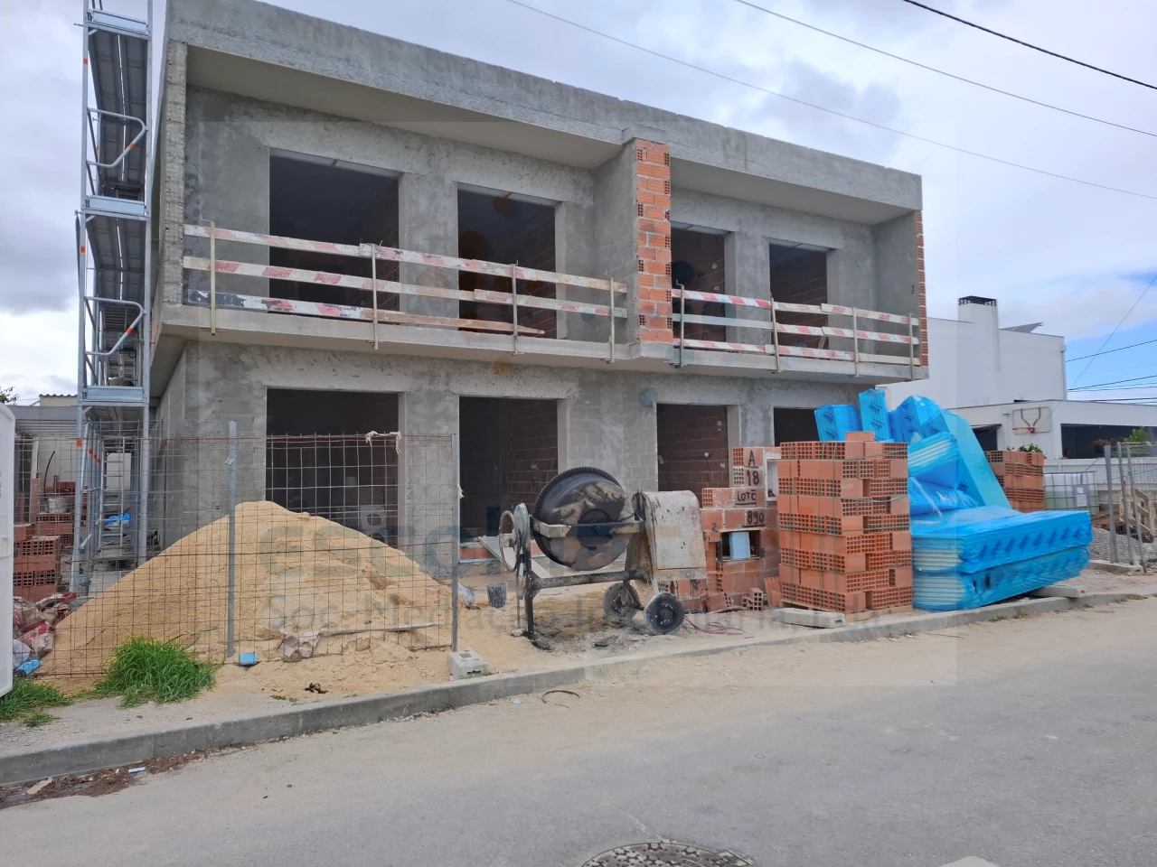 Casa de 4 dormitorios con piscina en Fernão Ferro | Moderna