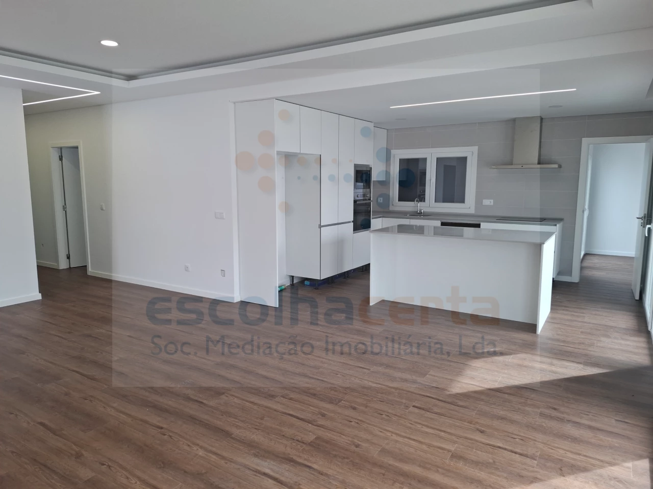 Casa independiente T4 en Fernão Ferro - Obra Nueva