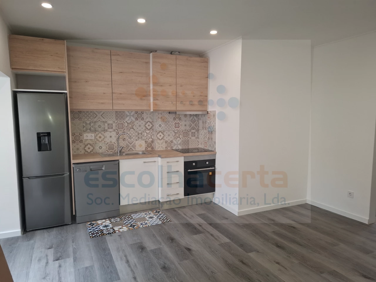 Renovierte 2-Zimmer-Wohnung in Baixa da Banheira - Moita
