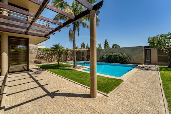 Apartamento T4 Triplex com Piscina em Matosinhos