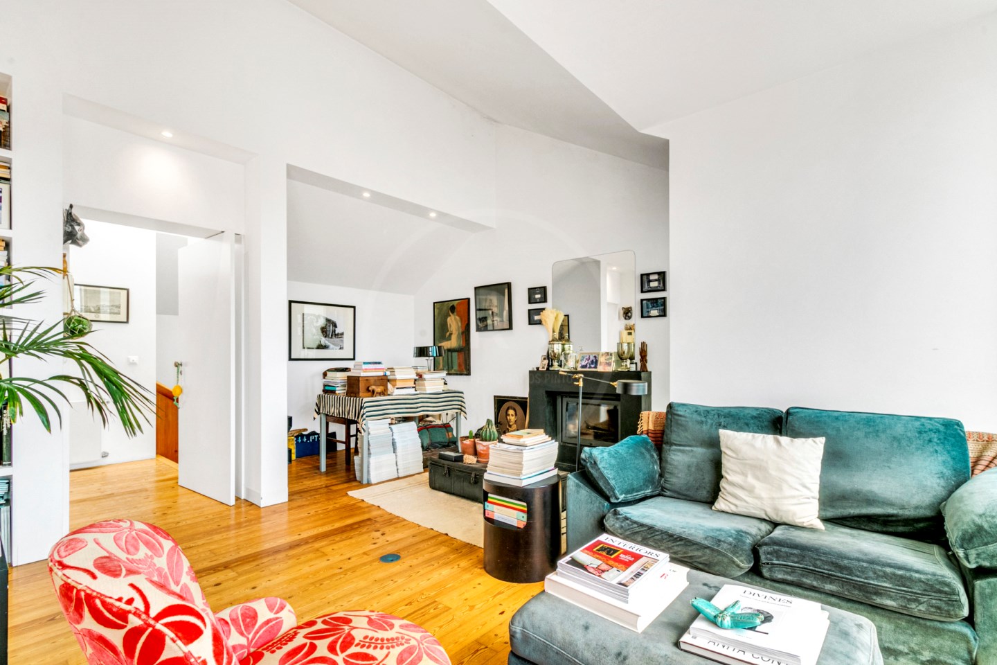 T4 Triplex com vistas de mar no Porto — Única