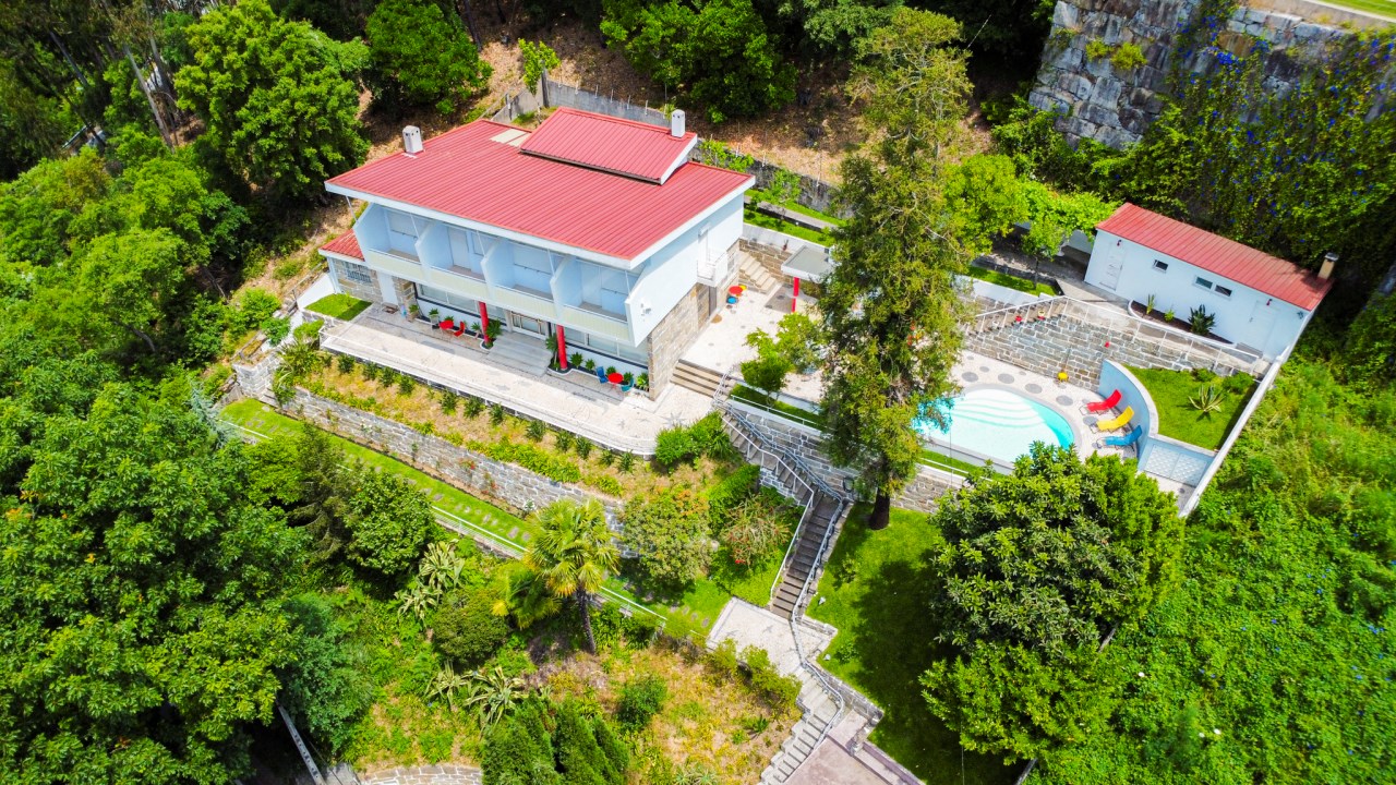4-bedroom duplex house with river views in Porto