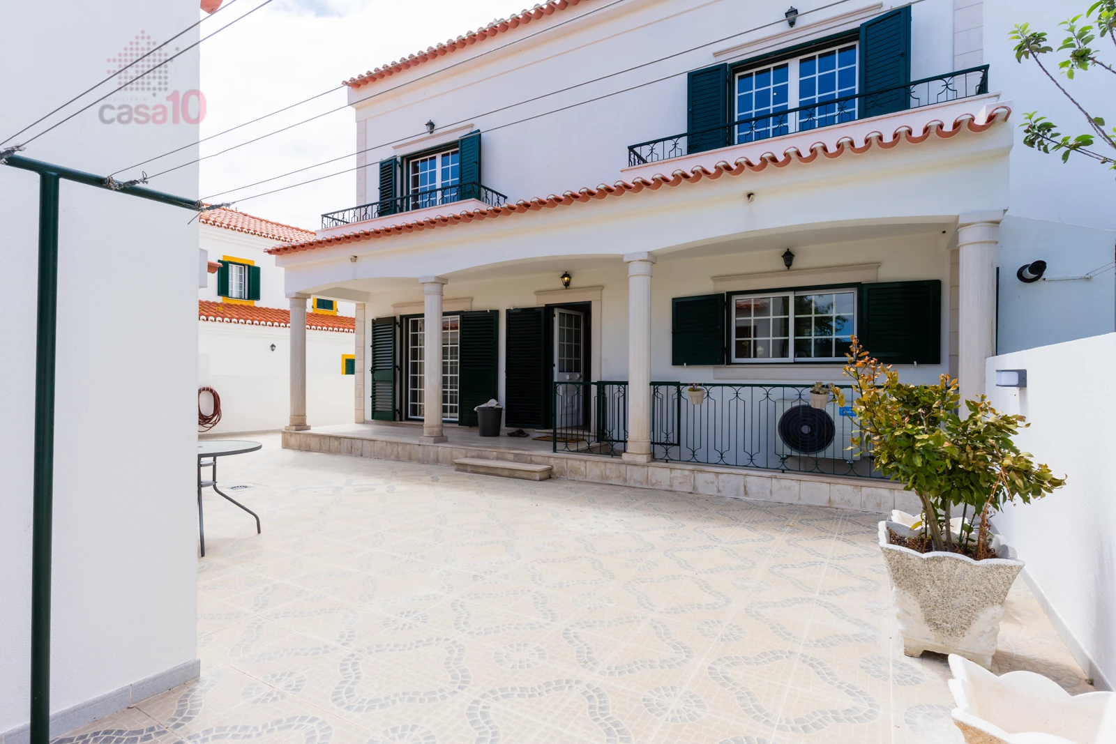 Renovated 5-Bedroom House in Alcochete – Modern Comfort