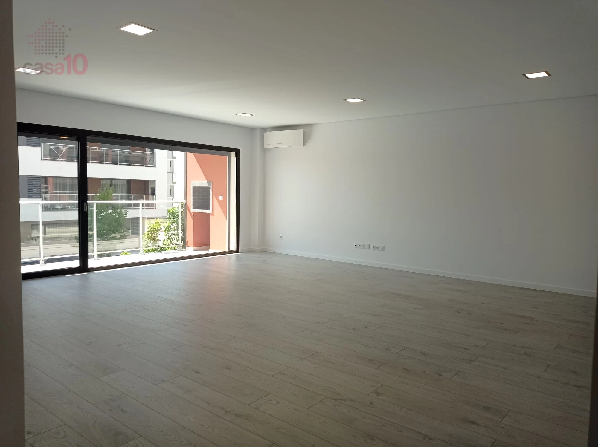 Neubau-3-Zimmer-Wohnung mit Balkonen in Montijo