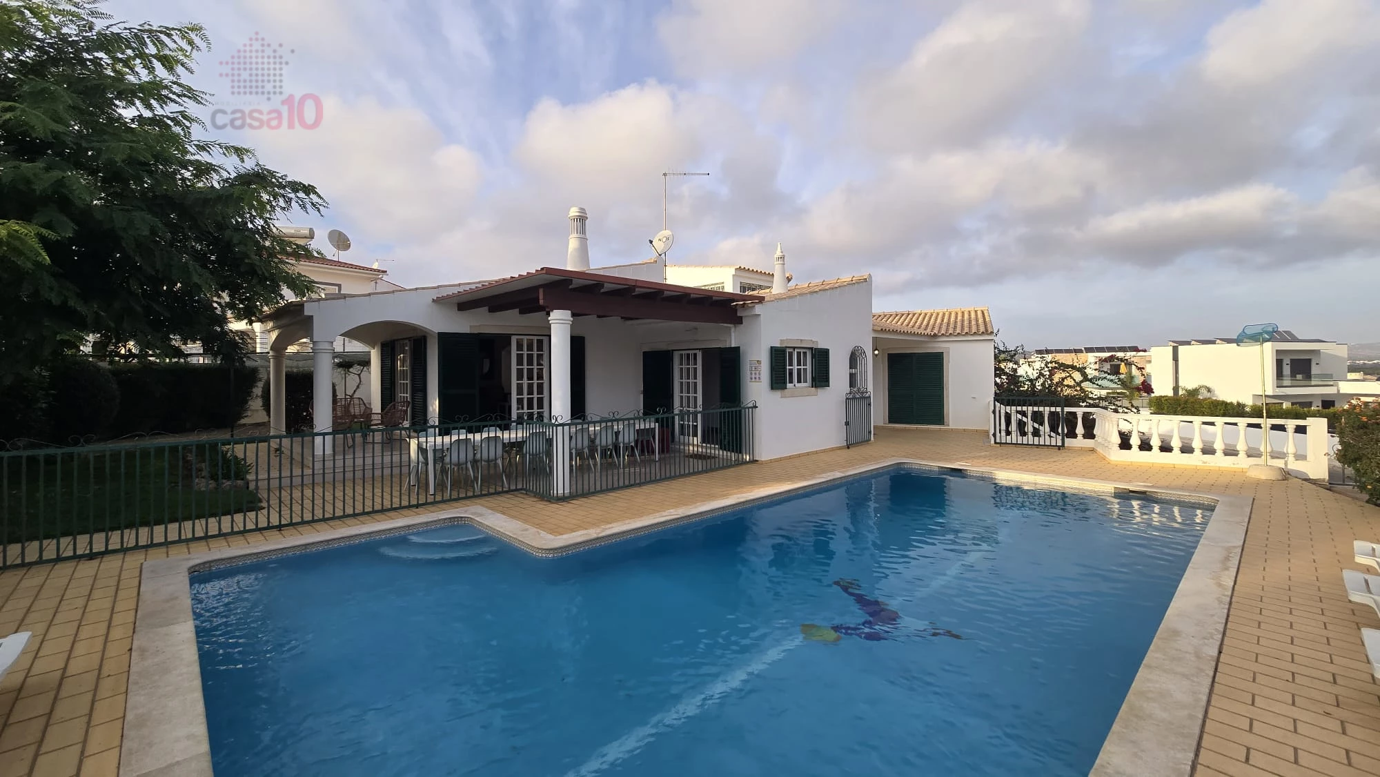 Moradia T6 com Piscina em Albufeira — Investimento Único