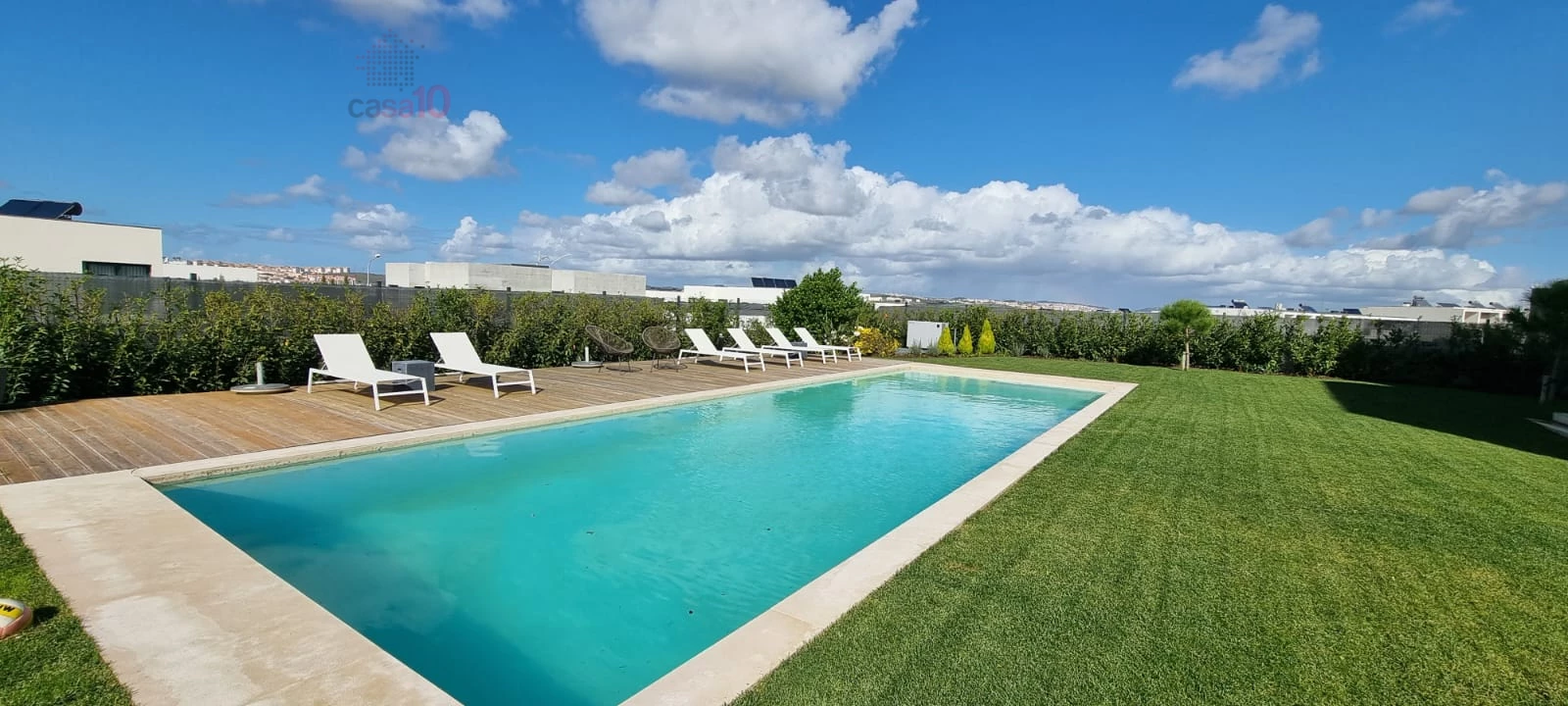 5-Bedroom Triplex House with Pool in Lisbon Hills