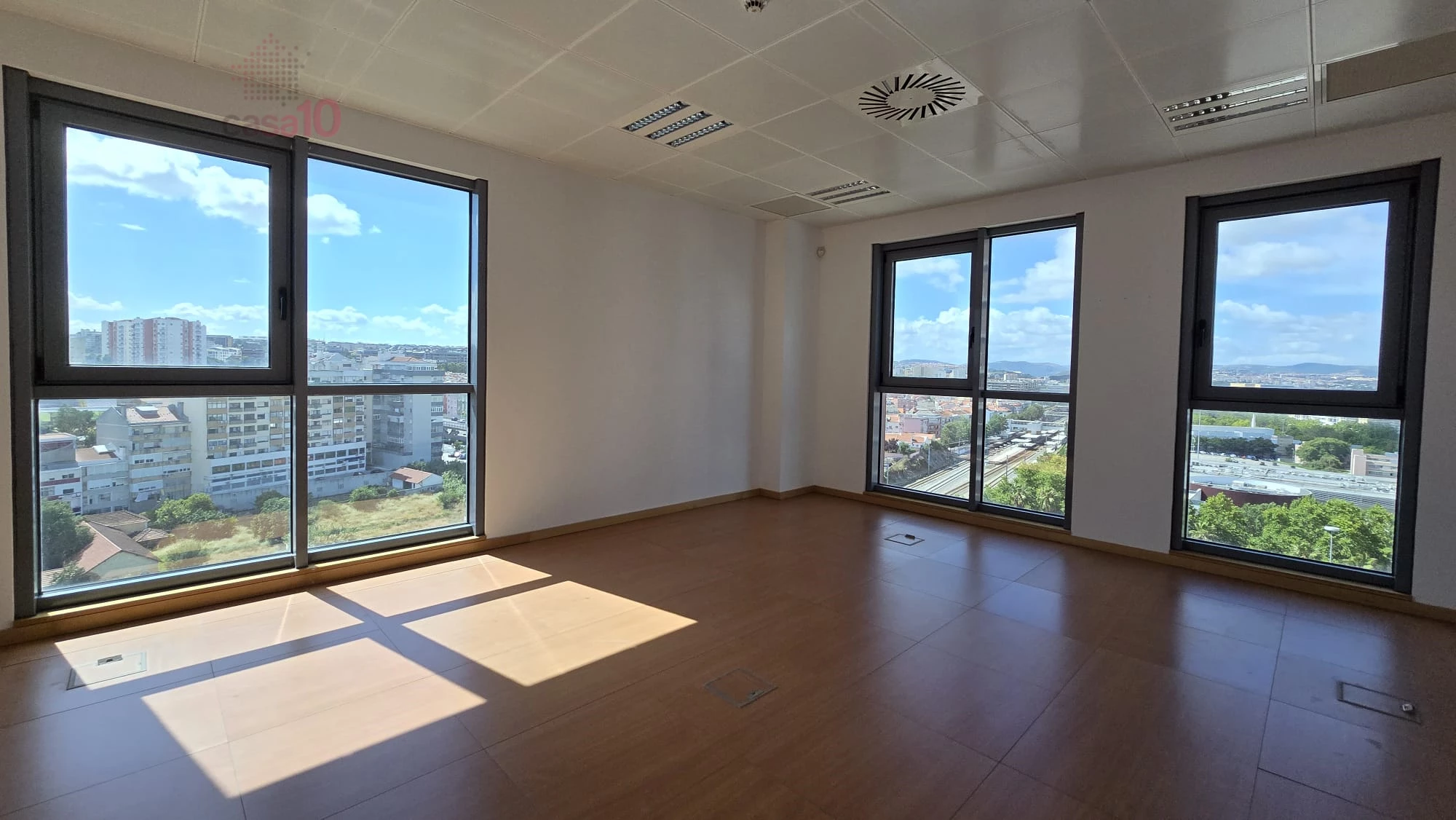 Escritório Moderno no Edifício Panoramic, Parque das Nações