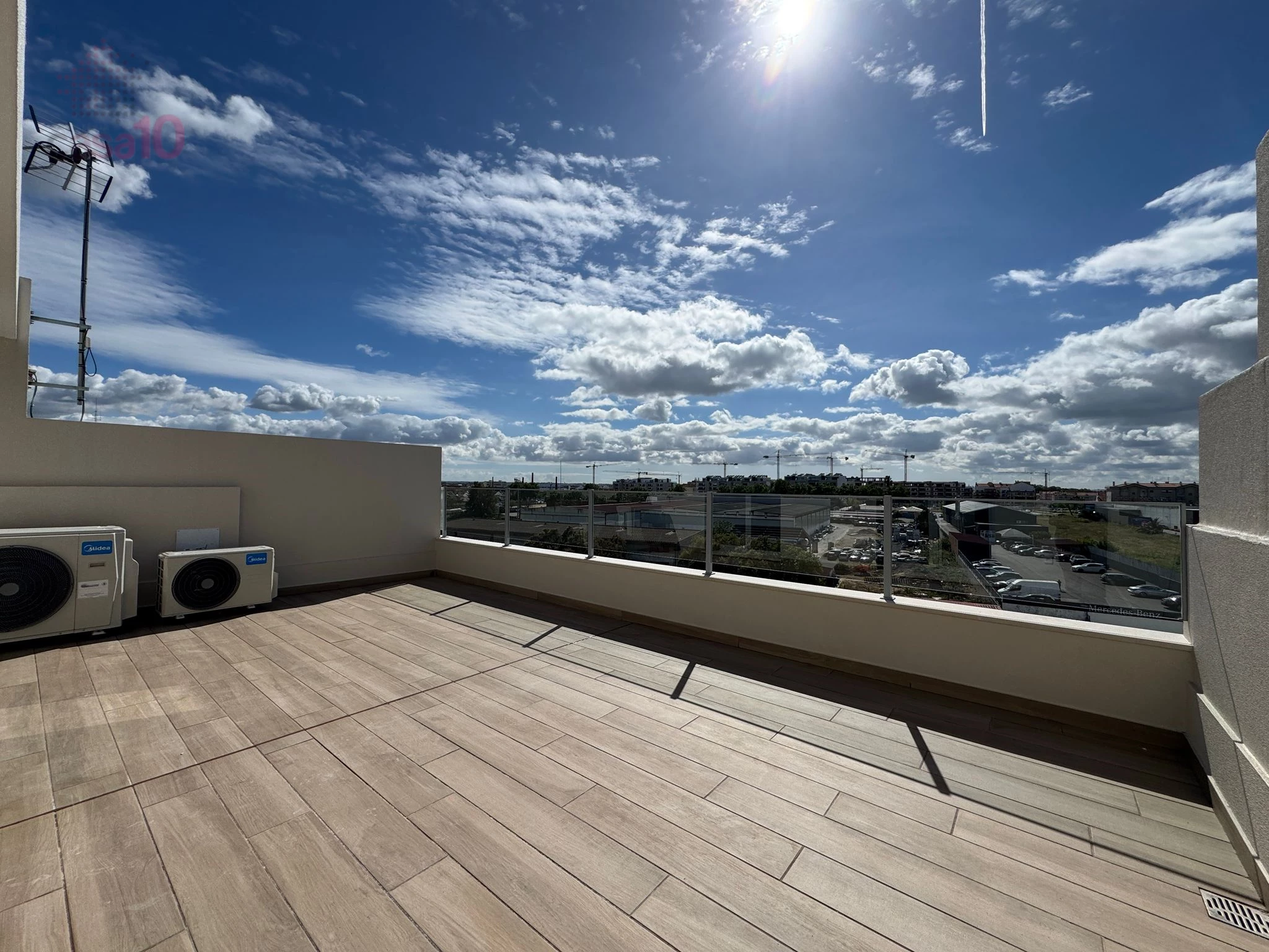 4-bedroom Duplex Apartment in Montijo with Large Terraces