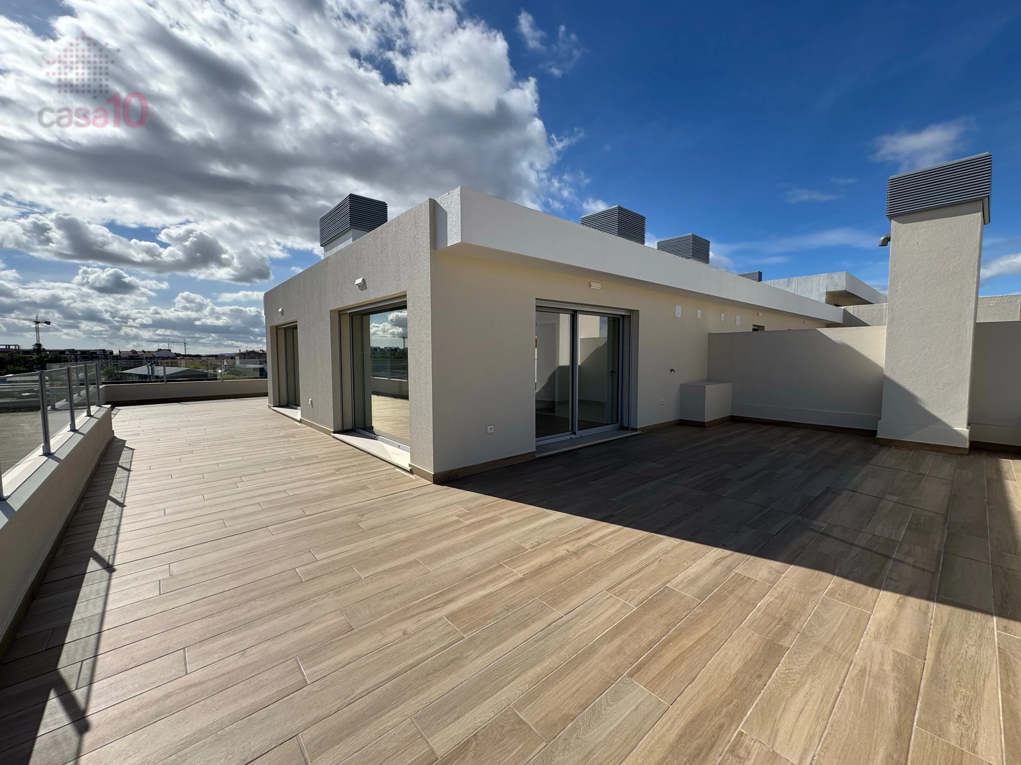 4-Bedroom Apartment Duplex in Montijo with Huge Terrace