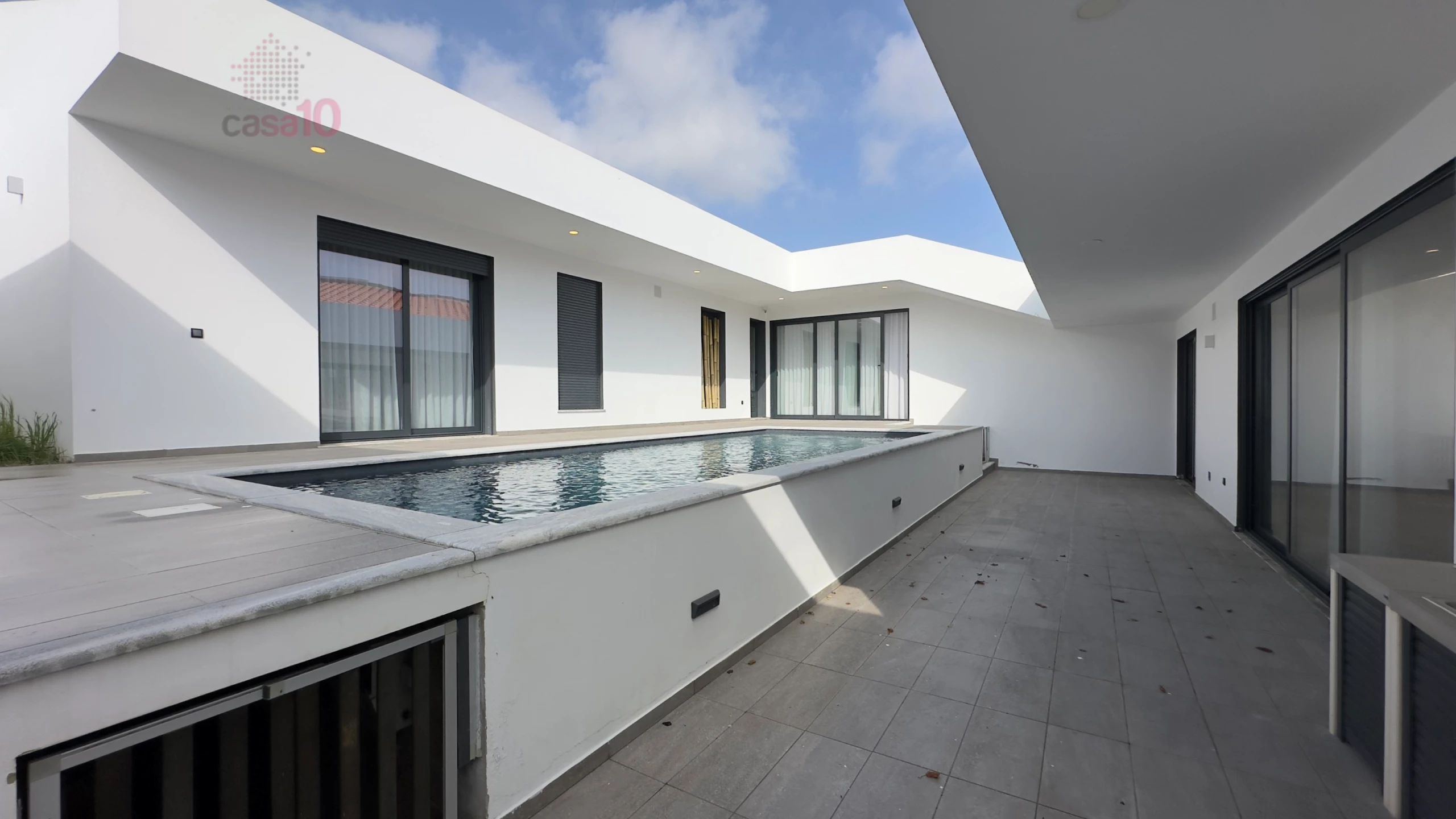 MODERN ARCHITECTURE 4 BEDROOM VILLA WITH POOL AND GARDEN