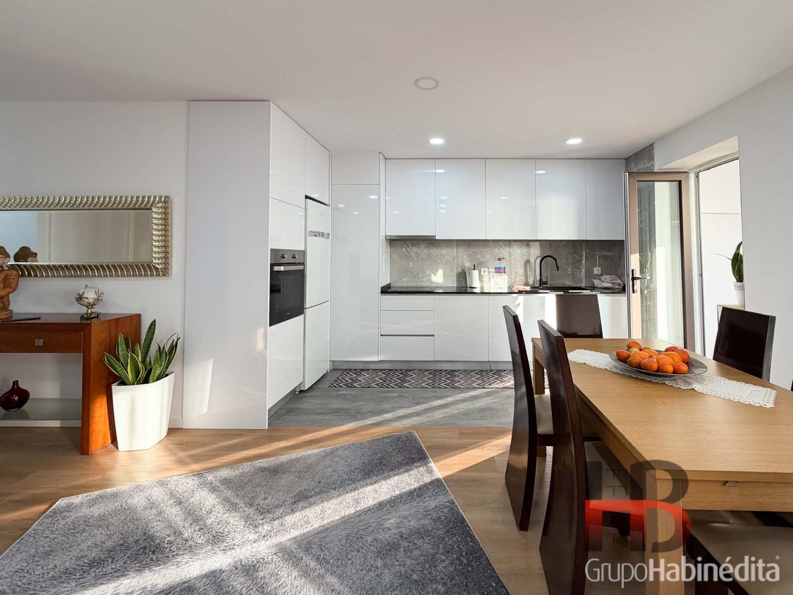 Apartamento T3 Remodelado em Matosinhos com Terraço