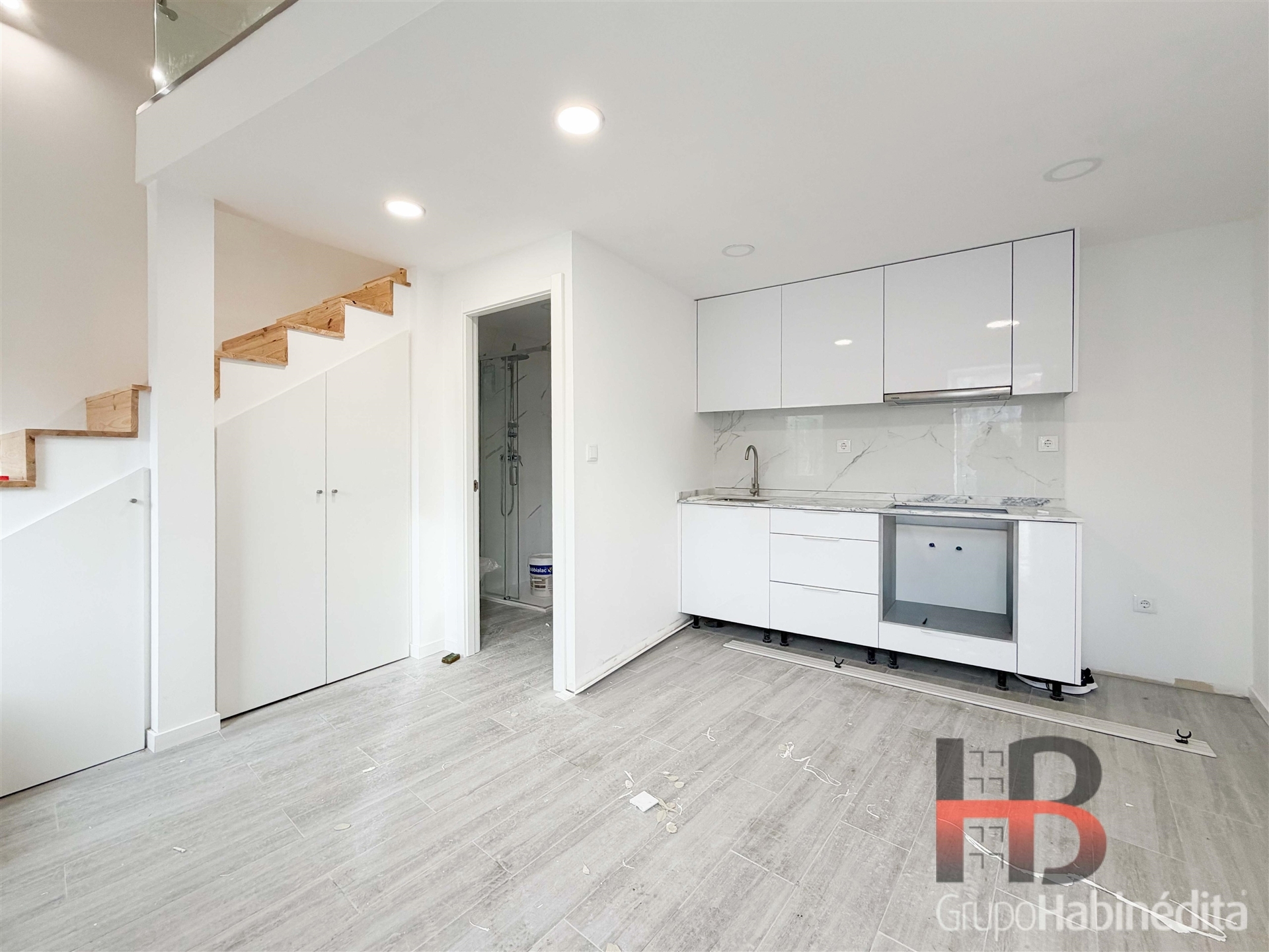 Modernes 1-Zimmer-Haus mit Mezzanin in Porto