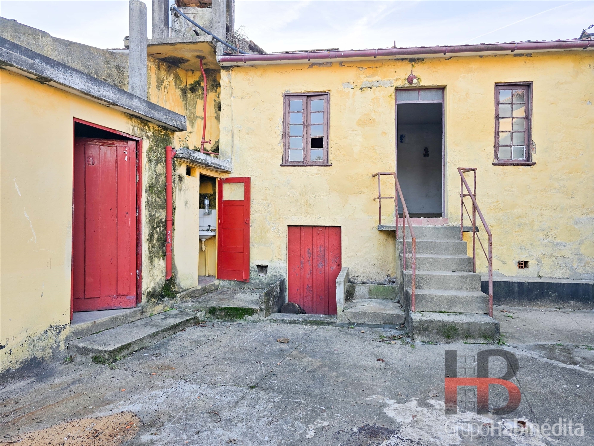 2-Zimmer-Haus in Vila Nova de Gaia mit Ausbaupotenzial