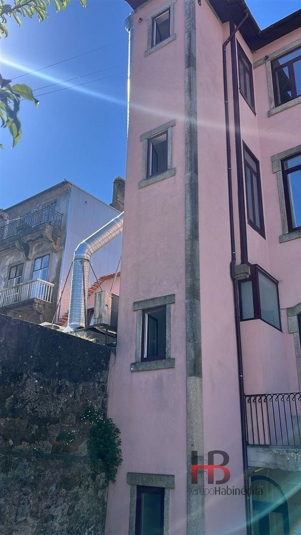 Historisches Gebäude mit Garten und Projekt für 19 Einheiten