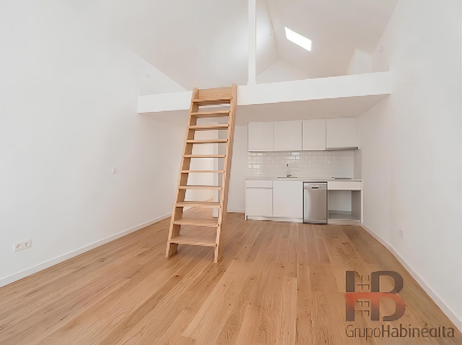 Moderne 1-Zimmer-Wohnung als Duplex in Porto Cedofeita