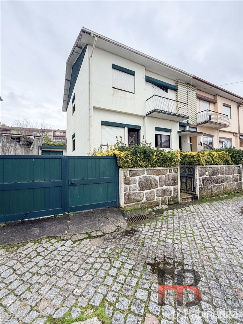 Wohngebäude mit 4 Schlafzimmern in Vila Nova de Gaia