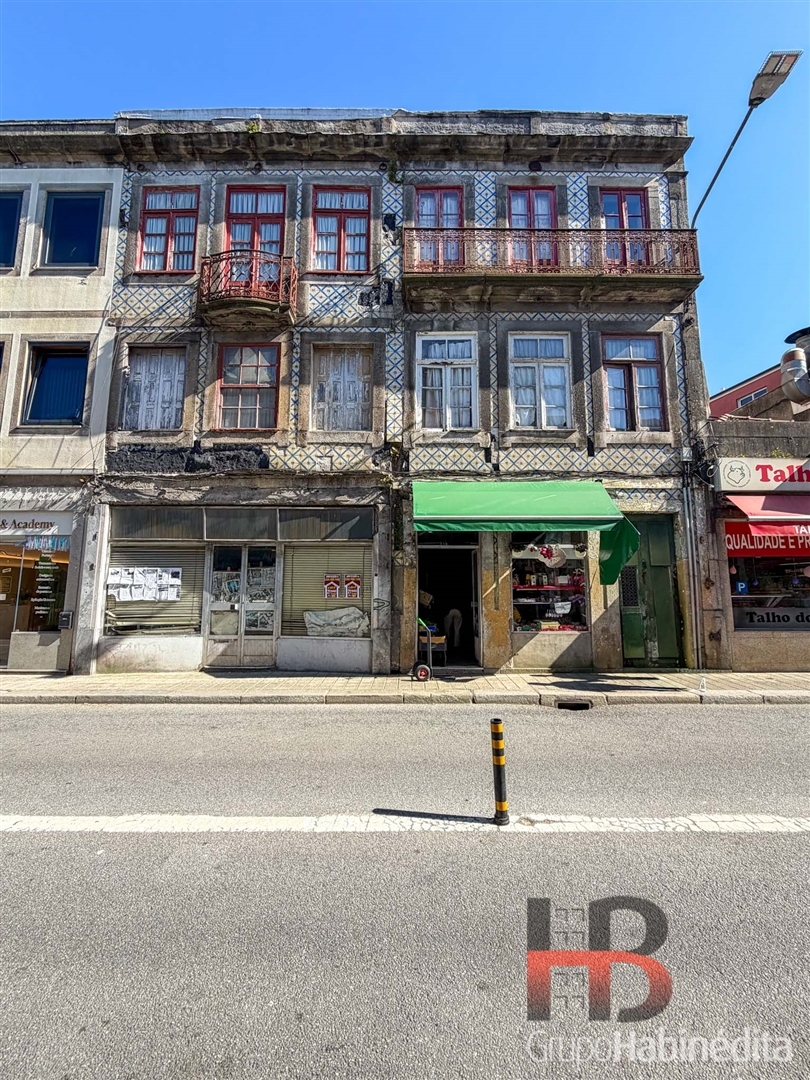 Anlageobjekt in Porto: Gebäude mit Projekt im Bonfim