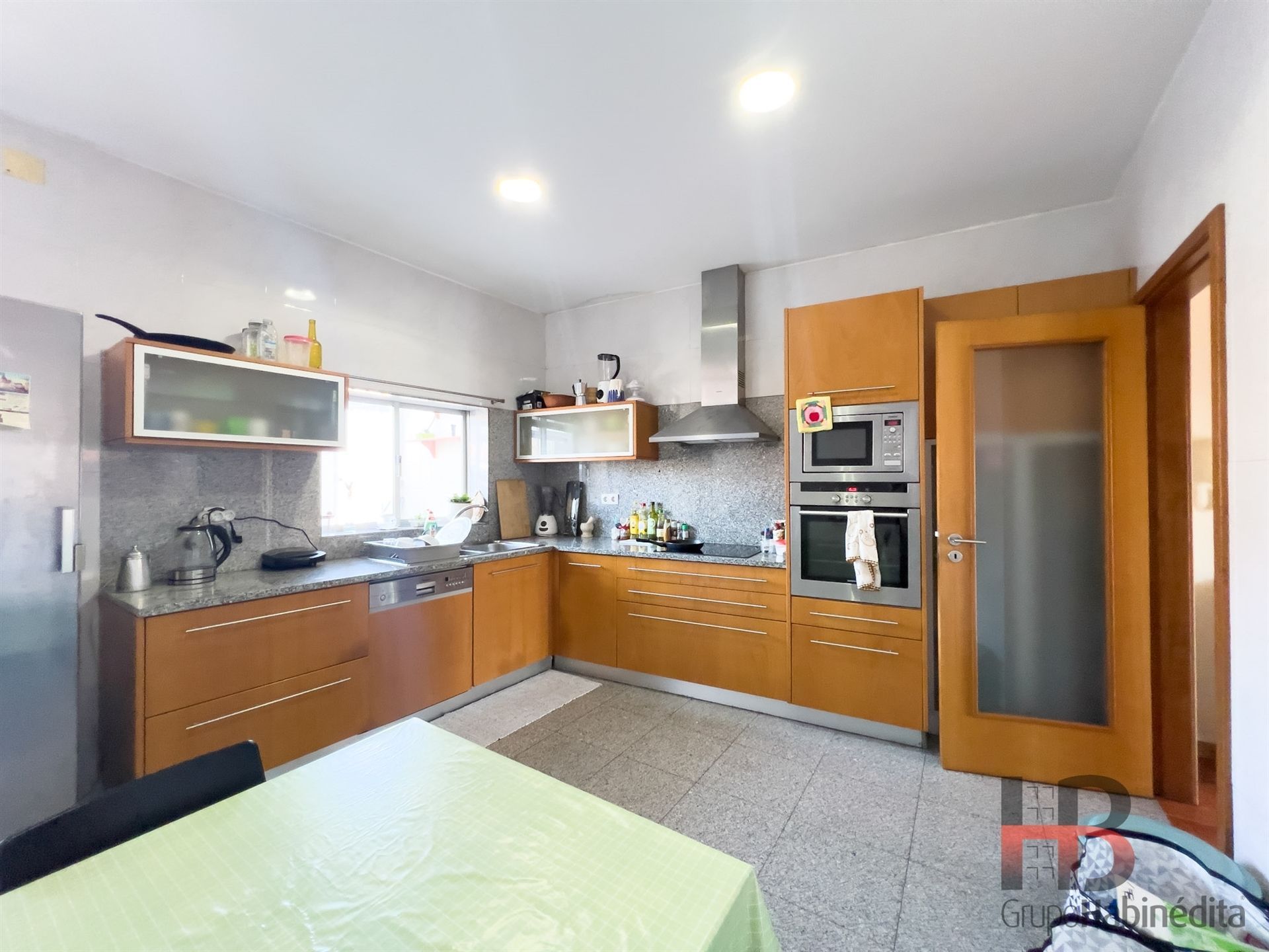 Renovated 3-bedroom house in Porto with Douro River views