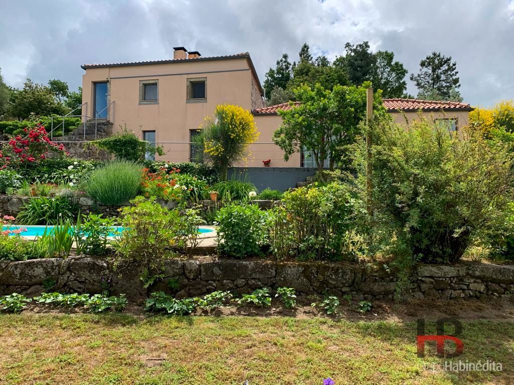 5-Bedroom Villa with Pool and Restaurant in Viseu