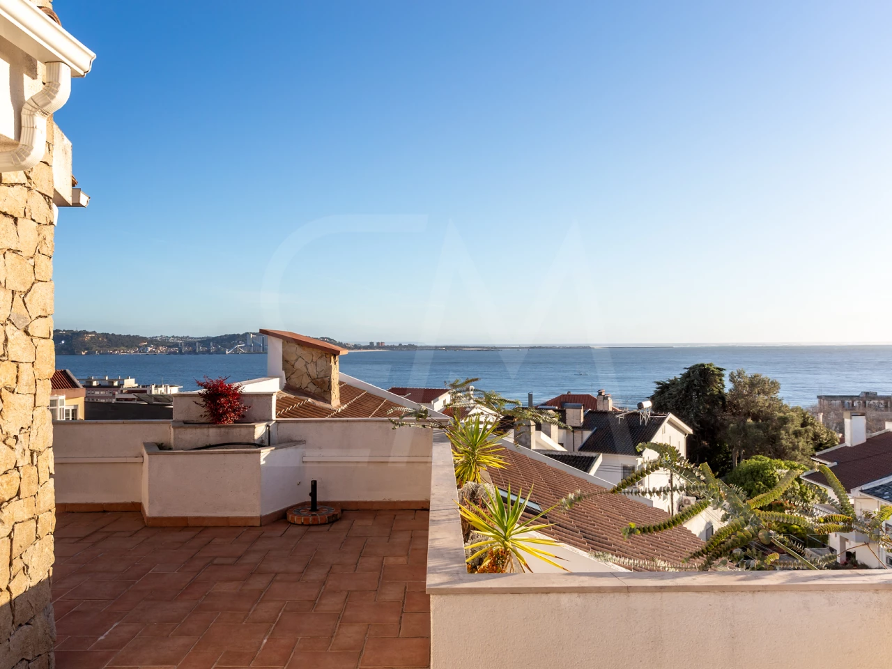 6-Zimmer-Haus mit Flussblick in Cruz Quebrada — Oeiras